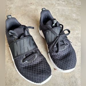 Nike Logo Strap Training Shoe